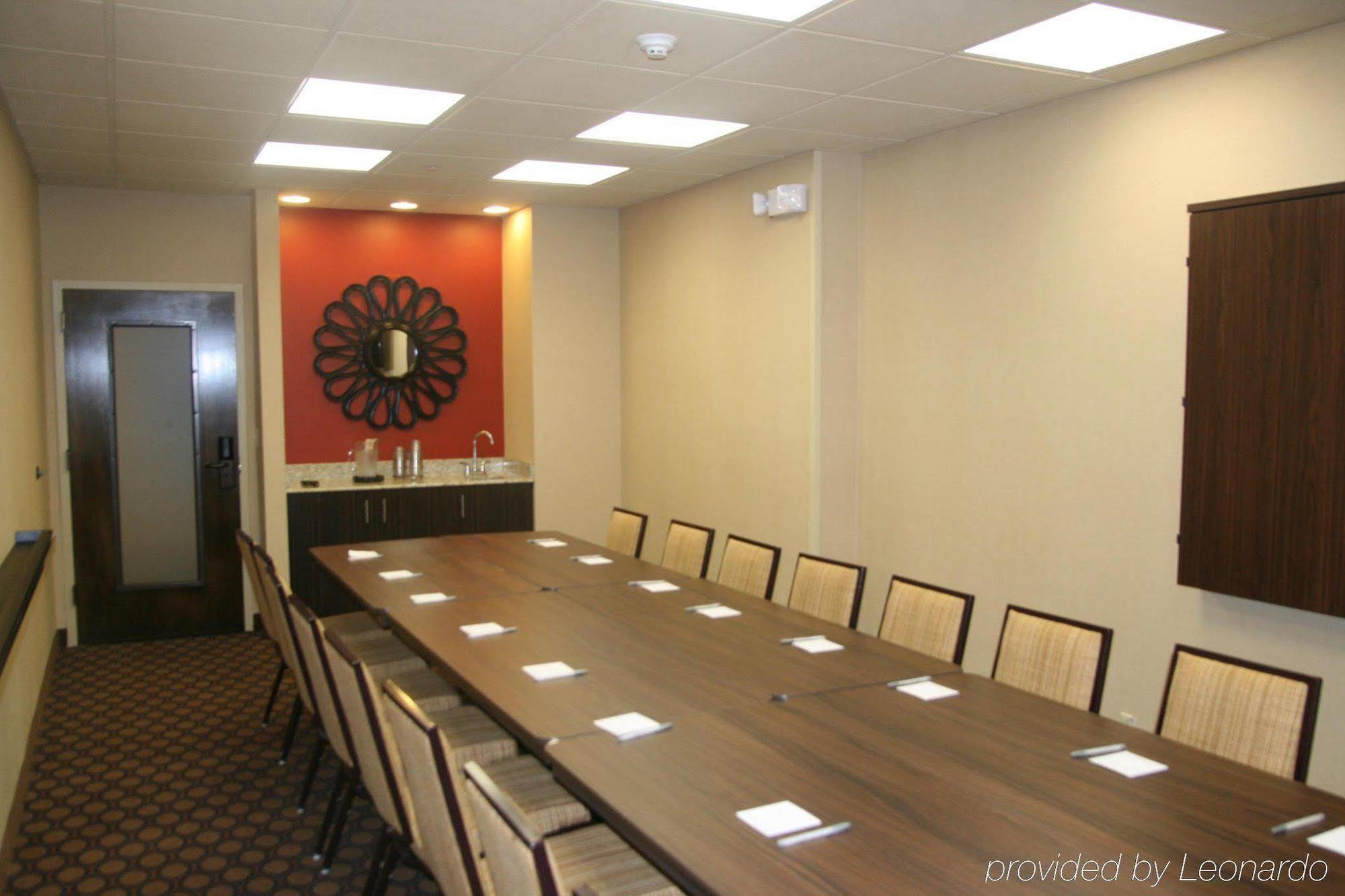 Hampton Inn Старквил Съоръжения снимка