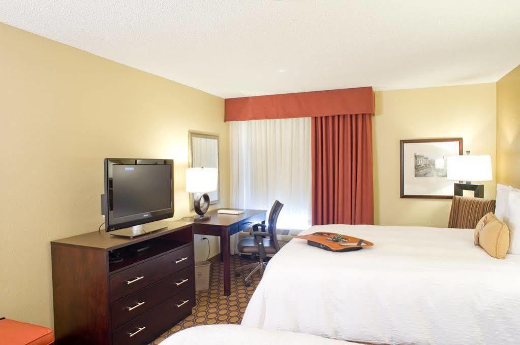 Hampton Inn Старквил Екстериор снимка