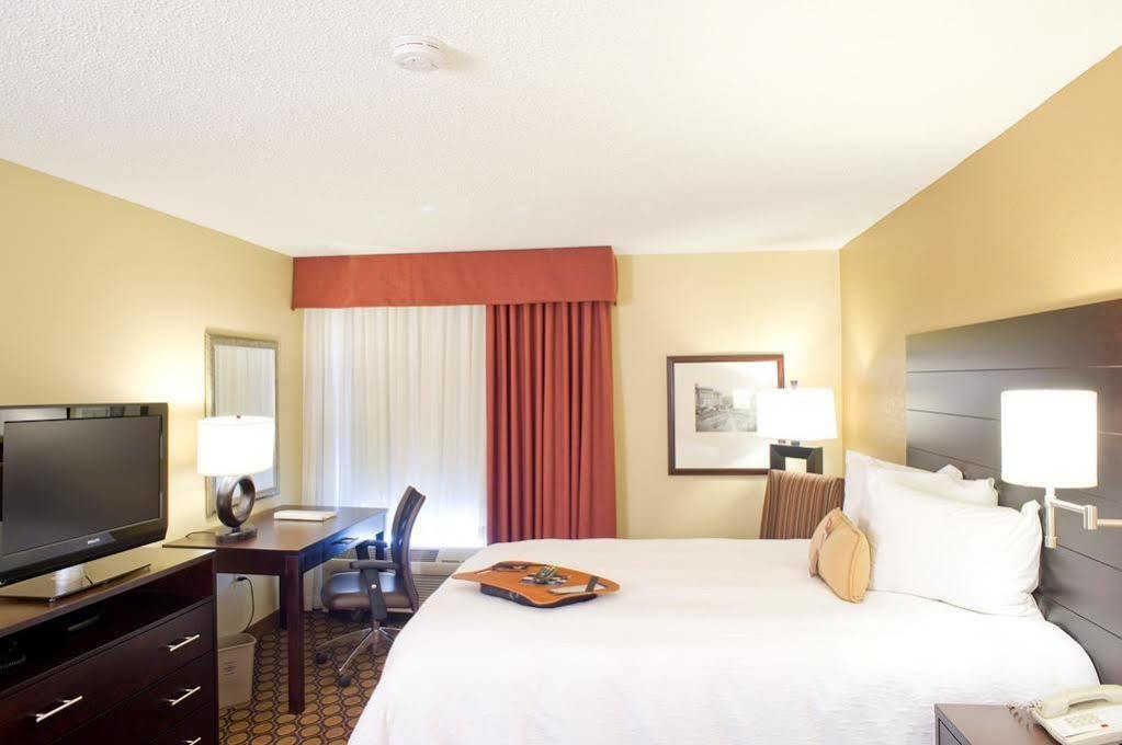 Hampton Inn Старквил Екстериор снимка